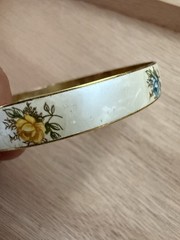 VINTAGE ENAMEL ROSE BRACELET GOLD TONE JAPAN 2.5 INCHES IN DIAMETER