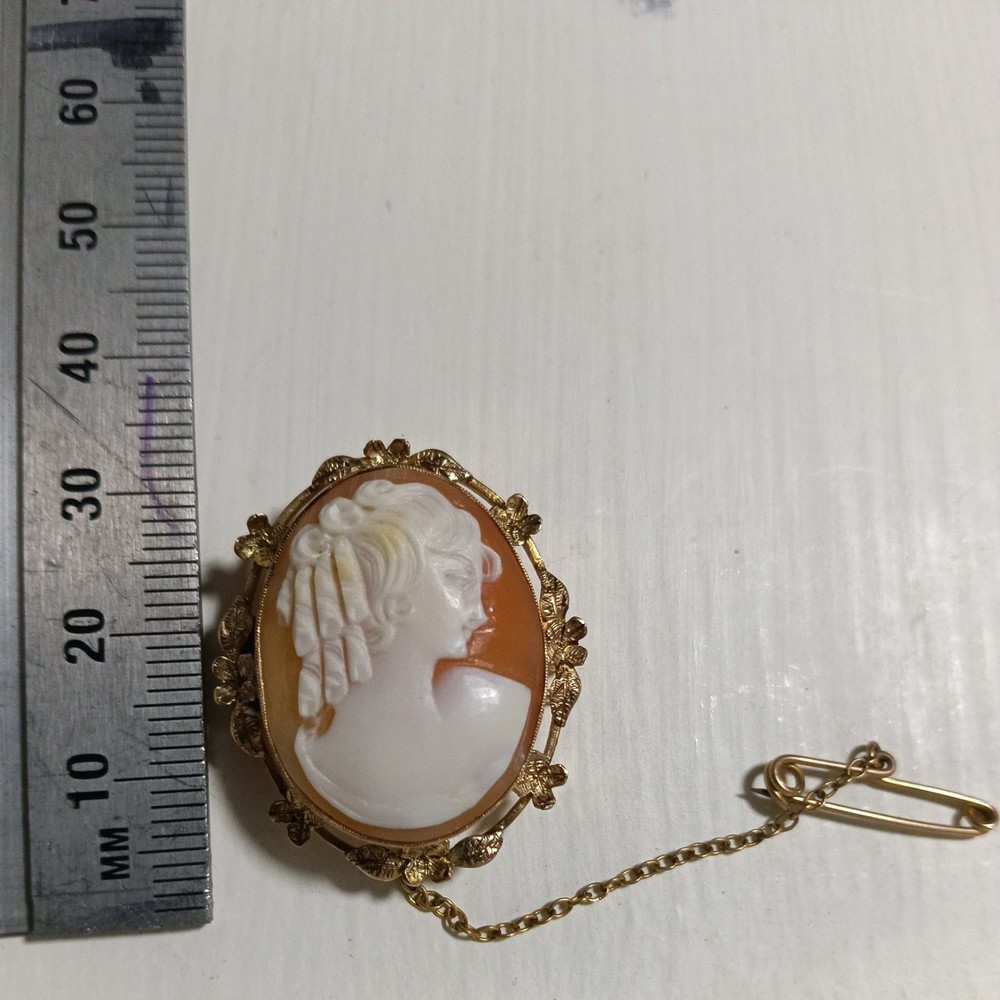 9CT GOLD CAMEO BROOCH