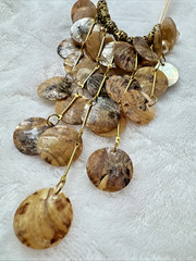 Gorgeous Waterfall statement polished shell pink pearly necklace gold abalone