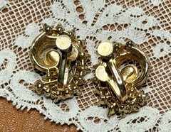 VTG 1940’s Crown Trifari Swirl Clip On Earrings In Gold Plate with Rhinestones