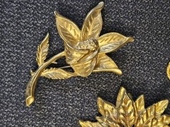 5 Vintage Floral Brooches Gold-Tone, Two Signed, One AAi