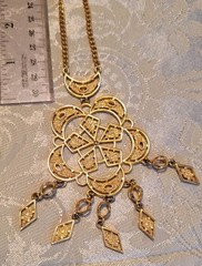 Vintage Celebrity New York Gold Tone Pendant 20″ Necklace