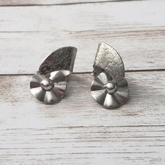 Vintage Clip On Earrings – Silver Tone Unusual Flower & Leaf