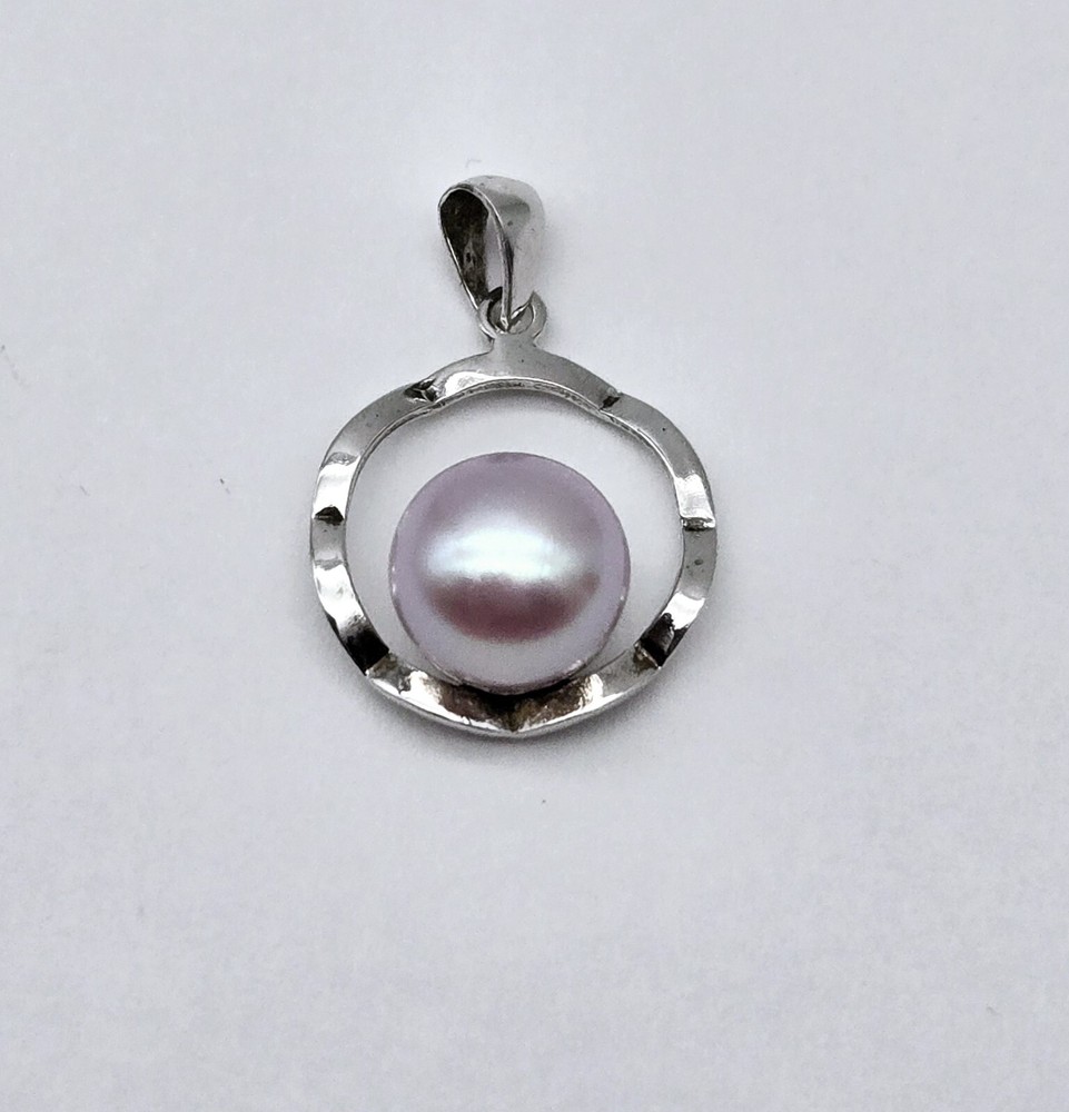 Vintage Sterling Silver Pink Pearl Circle Petite Modernist Pendant – 2.0g