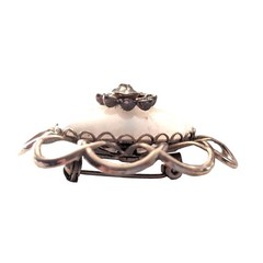 Gold Tone Pearl White Flower Brooch Pin Pendant Rhinestones Vintage 1960s Gift
