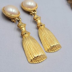 Vintage Ben-Amun Faux Pearl Clip On Earrings Gold Plated Run Way Tassel 3 1/8″