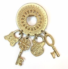 Casual Corner Brooch Ornate Gold Tone Key Lock Round Charm Pin