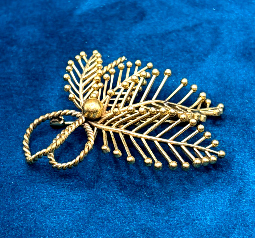 Vintage Wire Leaf Brooch Pin Germany Gold Tone Trombone Clasp 2″