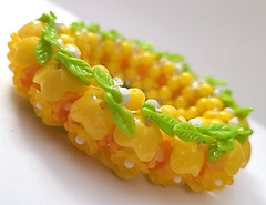 Vintage Women’s Stretch Bracelet UV Glow Multicolor Lucite Plastic Flower Leaves