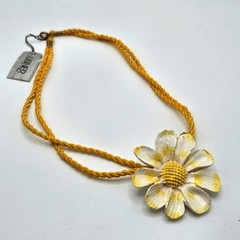 NEW VINTAGE Lisner 3D Daisy Flower Pendant Twisted Cord Choker Necklace