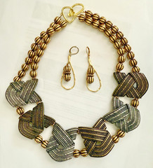 CHIC DESIGNER CHUNKY Black/Gold CHOKER STATEMENT NECKLACE WMatching Earrings