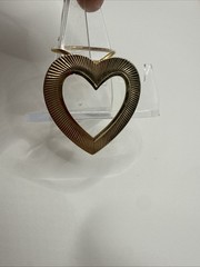 Vintage Gold Tone Textured Open Heart Scarf Clip Minimalist Love Jewelry 1 Inch