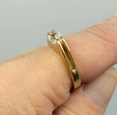 Vtg Sz 7 Ring Sm Clear Cubic Zirconia 18KGE Stackable Fashion Jewelry StyS3