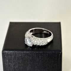 Ladies 18K White Gold Plated Clear CZ Crystal Sparkly Band Ring Size 5.5