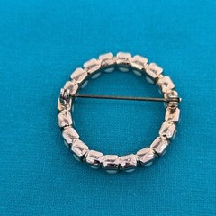 Vintage 36mm imitation pearl circle brooch