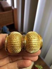 Vintage I.N.A.R Gold tone Ribbed Scalloped Clip on Earrings 15.3g, 1 1/8″ Italy