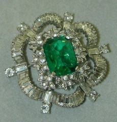 FAB JOMAZ Joseph Mazer Emerald Center Clear Rhinestone Pin Brooch Baguettes