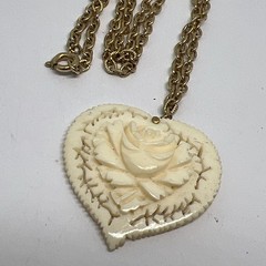 Vintage Hand Carved Rose Heart Pendant Gold Tone Chain 24” Necklace