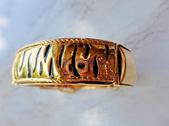 RARE VTG ’80S SIGNED JACKIE COLLINS GOLDTONE ANIMAL PRINT HINGED CUFF BRACELET