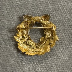 Vtg Mixed Metal Gold & Silver Tone Holly Berries Bow Wreath Brooch Pin
