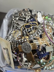 Vintage Lot COSTUME JEWELRY 2.9 Lbs All Wearable & Nice Earrings Brooch Necklace