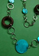 Turquoise Colored SHELL & Wooden Beaded Necklace In Silver Tone