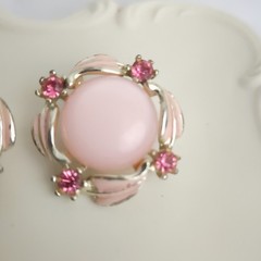 Vtg Pink Thermoset Flower Clip Earrings Rhinestone Gold Tone MCM Ribbon Cabochon