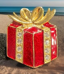 Red Wrapped Present Clip On Earrings And Pin With White Rhinestones M08(03)