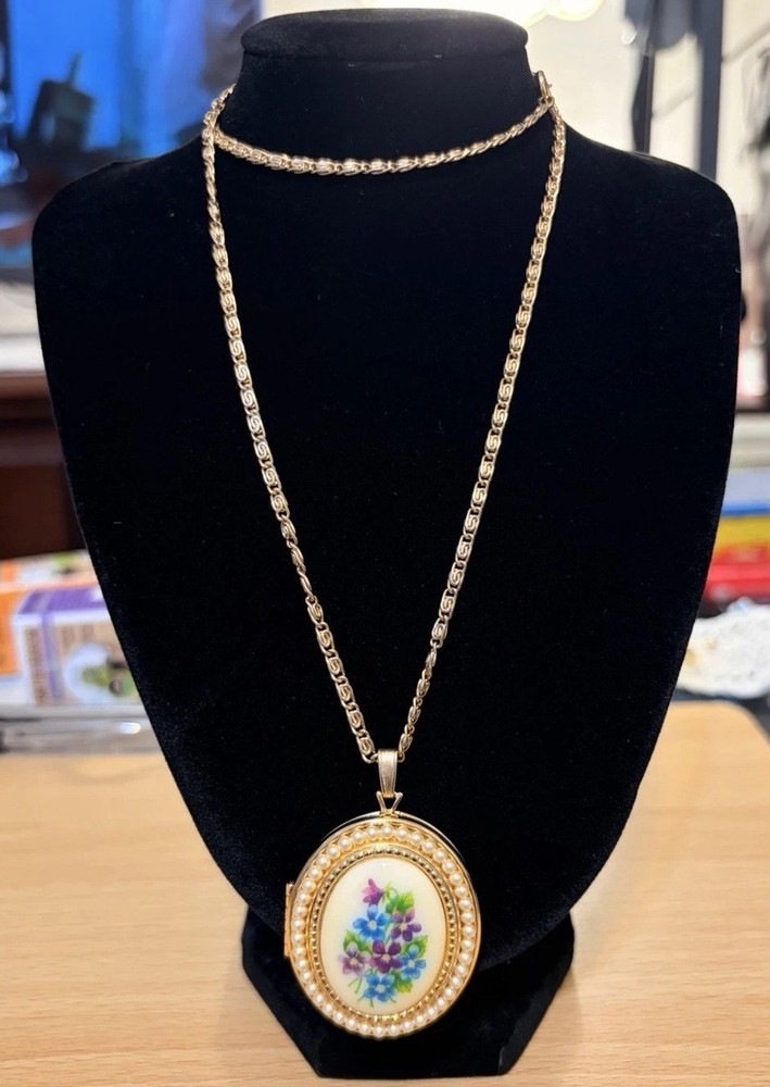 Vintage Avon Sweet Violets Porcelain Photo Locket Necklace