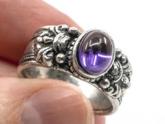 Vintage Silver Tone Purple Oval Cabochon Filigree Scroll Band Ring – Size 7.25