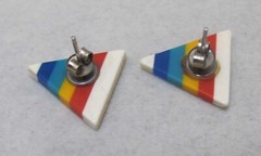 Vtg White Blue Green Yellow Red Striped Lucite TRIANGLE Stud Earrings 3/4″