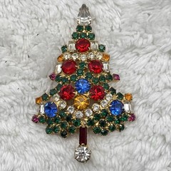 Vintage Warner Christmas Tree Brooch Rhinestone Encrusted Multicolor 2.5″