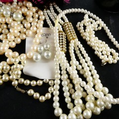 Huge Vintage Faux Pearl Jewelry Lot 4 lbs 30 Necklaces Bracelets 40 Piece Lot