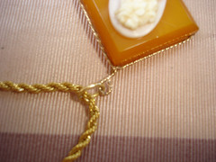 Vintage 1 In. Butterscotch BAKELITE Shell CAMEO Pendant Gold Tone Chain Necklace
