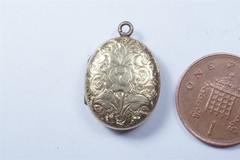 GOOD QUALITY ANTIQUE ENGLISH VICTORIAN 9K GOLD BF PHOTO LOCKET c1880