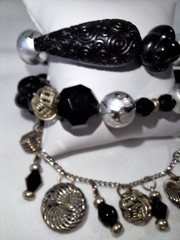 Unique Vtg 3 Strand Black & Silver Glass, Acrylic & Metal Bracelet