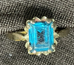 Vintage SA 10K Yellow Gold Blue Stone Ring – Size 5 – 2.33g