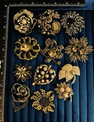 Vtg Style Smoky Quartz Crystal Brooch Lot 12pc Heavywork Flower Pearl Pins Set