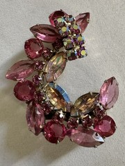 vintage DeLizza & Elster (Juliana) pink and aurora borealis rhinestone brooch