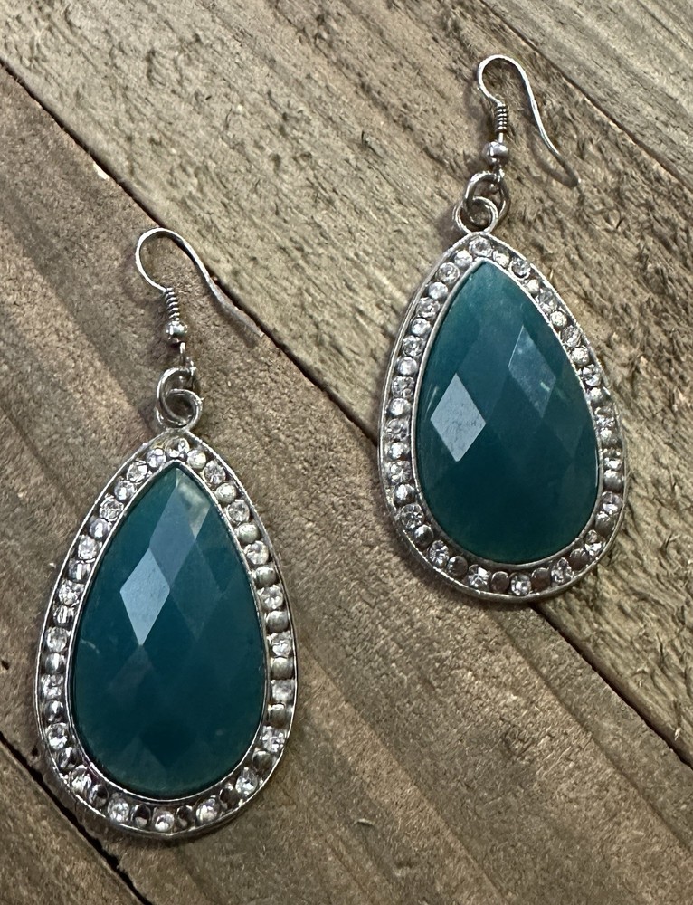 Vintage Silver Tone Green Teardrop Dangle Earrings 1 3/8″ Long,