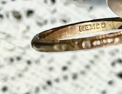 VINTAGE Art Deco Gold Wedding Band Ornate Bow Stacking Ring 1930s NEMCO – SIZE 5