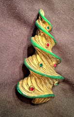 Vintage Vero Rarer Green Accents Twisted Christmas Tree Brooch Book Piece