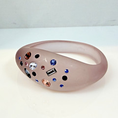 Vintage Lucite Bangle Bracelet Frosted Lavender Rhinestone Inlay Size 8.75″