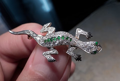Rare Antique Victorian 18K Gold 0.68ct diamond 0.1ct Demantoid Salamander Pin