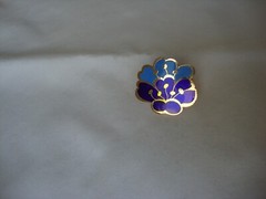 Vintage Cherry Blossom Cloisonne Blue & Cobalt Enamel Gold Tone Scarf Clip
