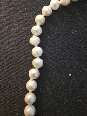 VINTAGE KNOTTED GLASS faux PEARL STRAND JAPAN 15.5″ inches Gold Tone clasp
