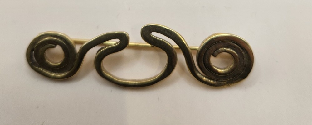 Vintage museum reproduction pin, possibly Museum of Modern Art