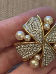 Vtg Swarovski Pearls & Clear Crystals Earrings Gold Tone Clip On Bow Cross READ