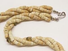 Vintage Mother of Pearl Inlay Leaf Necklace Hand Crafted Heishi Beads D2518