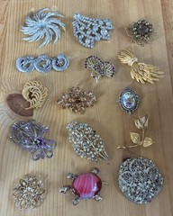 Vintage Brooch Jewelry Lot Estate Flowers Cats Turtle Rhinestones Sparkles #1
